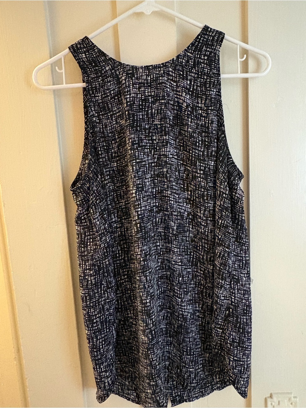 Who What Wear Black and White Textured Print Tank Top